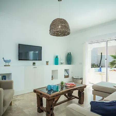 Estrella Villa *